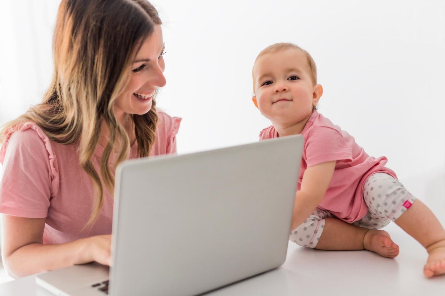 How to Start a Mom Blog: A Simple Step-by-Step Guide (+ Video Tutorials)